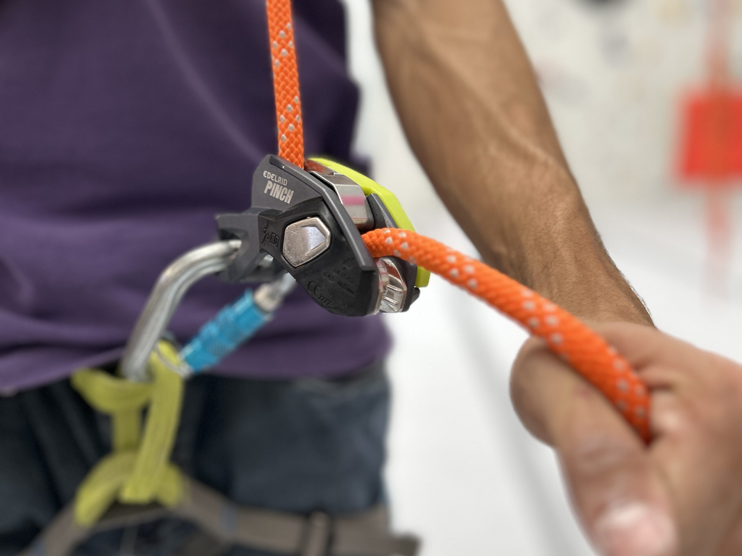 belaying left handed with the edelrid Pinch